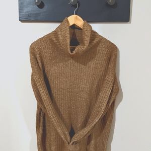 Denver Hayes, Camel coloured lose turtle neck sweater. Size medium.